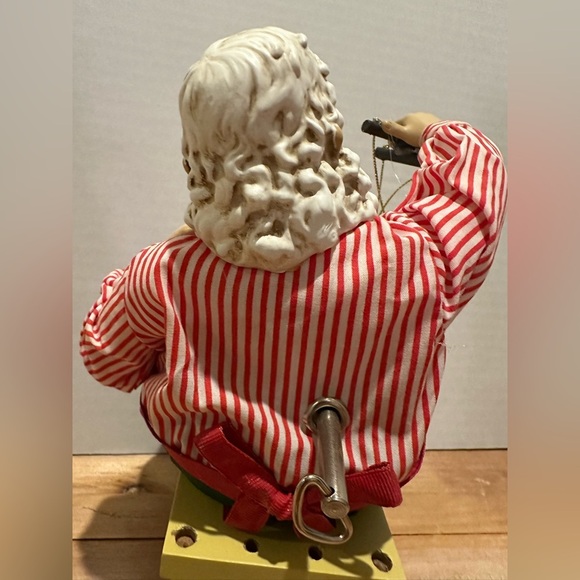 Kurt S. Adler “Gepetto Santa” Musical Figurine with Puppet - Picture 11 of 14